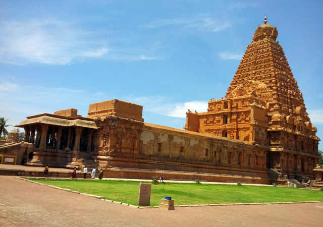 Brihadeeswarar-Temple--Tamil-Nadu